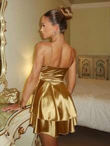 Glamine Charm 黄色性感V领露背缎面褶饰连衣裙，街头服饰，女士俱乐部服装，婚礼宾客礼服，约会晚礼服，生日服装，初秋服装，闪亮连衣裙，秋冬连衣裙 - 金色 - 查看 2