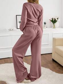 SHEIN Cottnline مجموعة بيت مريحة من قطعتين للنساء، ملابس علوية بأكمام طويلة وياقة دائرية وبنطلون من الحياكة المضلعة - وردي صدئ - مشاهدة 2