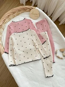 买3送1高性价比波点心形元素图案女宝宝4件套圆领T恤长裤柔软舒适睡衣套装居家适用秋冬适用。