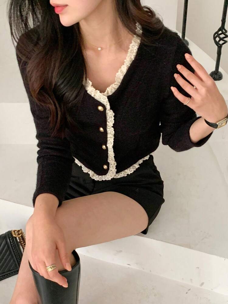 Women's Lace Patchwork V-Neck Long Sleeve Fashionable Cropped T-Shirt