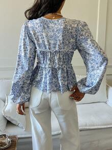 Serisse Áo sơ mi nữ in hoa thanh lịch buộc phía trước thu đông 2025, áo sơ mi in sứ xanh trắng, áo buộc phía trước, áo sơ mi viền bèo nhún, phù hợp để đi làm và đi làm, áo cánh xếp ly, xuân/thu, áo xanh trắng, áo sơ mi xanh trắng, áo cánh thanh lịch, áo cánh kín đáo, áo cánh công sở nữ thường ngày, áo sơ mi lễ tạ ơn, thời trang và đa năng, năm mới, giáng sinh cho nữ, mùa thu và đông ấm cúng cho nữ, phong cách Pháp, bữa nửa buổi, đi làm, văn phòng, tối giản, thanh lịch, cổ điển, hoàn hảo cho cuộc sống hàng ngày, phong cách thời trang Pháp - Xanh và trắng - Xem 2