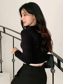 DAZY 女士蕾丝拼布V领长袖时尚短款T恤 - 黑色 - 查看 4