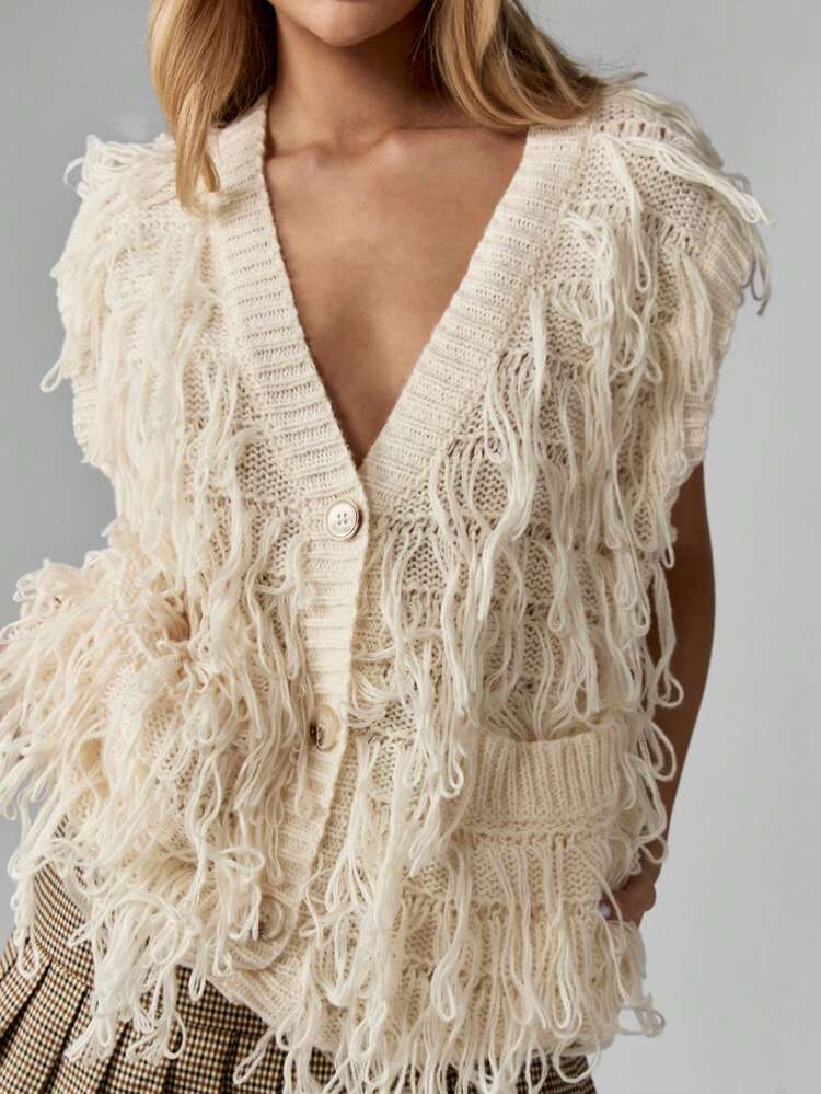 MISSGUIDED Knitted Button Front Sweater Vest With Fringe Detail Fall Winter Layering Piece Cozy Casual Fashion Statement Holiday Party Wear Autumn Season