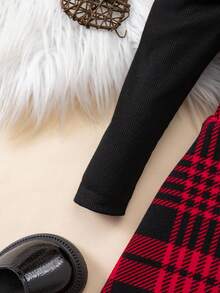 SHEIN 2 件 Babygirl 休闲针织长袖 T 恤和格子松紧腰裙套装 - 彩色 - 查看 7