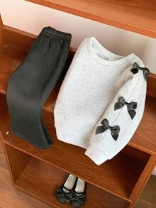 2 Stück Baby Mädchen Set mit Kontrast-Schleife, Langarm Sweatshirt mit Rundhalsausschnitt und schwarze ausgestellte Fleece Hose, geeignet für den Winter - Verschiedenfarbig - Übersicht 4