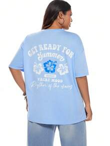 SHEIN EZwear 母亲节加大码字母与花朵图案圆领短袖 T 恤，休闲宽松加大码套头衫，适合春夏季海滩 - 淺藍色 - 查看 1