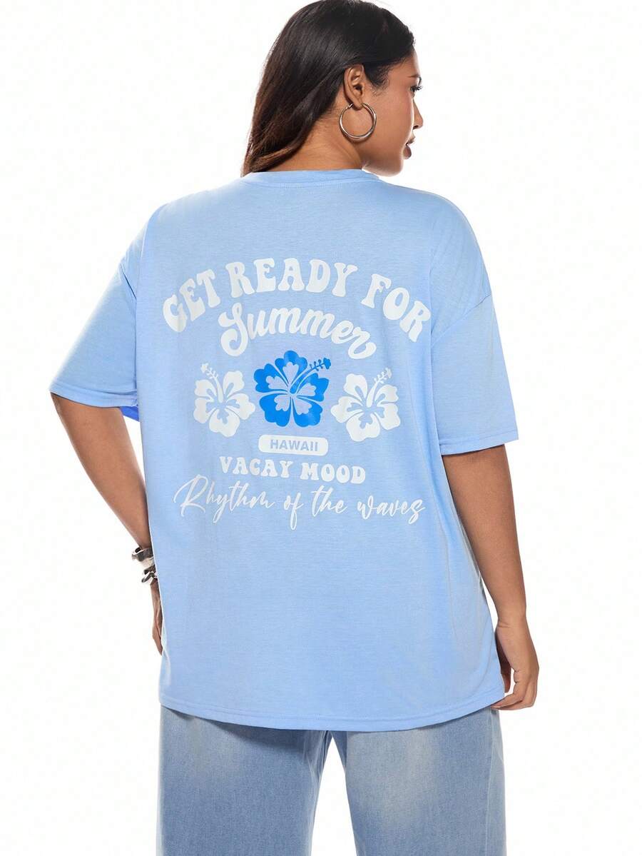 SHEIN EZwear 母亲节加大码字母与花朵图案圆领短袖 T 恤，休闲宽松加大码套头衫，适合春夏季海滩 - 淺藍色 - 查看 1