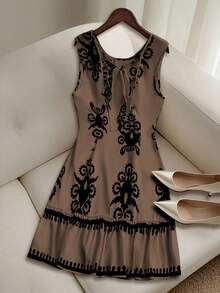 GlowEve Damen Sommer Gewebe-Ärmelloses Rundhals Rückenfreies Bindeband Floral Muster Patchwork Rüschen Saum Kurzes Kleid, Zufälliger Muster