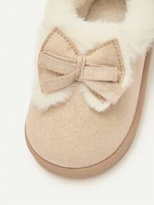 Cozy Pixies 1 par de zapatillas de invierno forradas y cálidas con decoración de lazo en color camello para niñas pequeñas, adecuadas para uso casual, diario, al aire libre y deportes en temporada de invierno - Beis - Ver 7