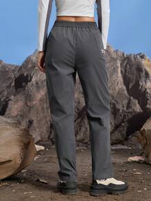 In My Nature 女式拉链口袋直筒宽松登山裤 - 深灰色 - 查看 4