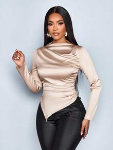 SOLERSUN 秋冬女装日常休闲优雅通勤肩部褶饰纽扣聚拢腰部不对称下摆光泽弹力面料杏色初秋长袖衬衫 - 杏色 - 查看 8