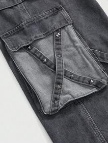 ROMWE Grunge Punk Jeans para mujer de estilo urbano con impresión de calavera, cinturón de cadena resistente con múltiples bolsillos y detalles de remaches - Negro - Ver 4