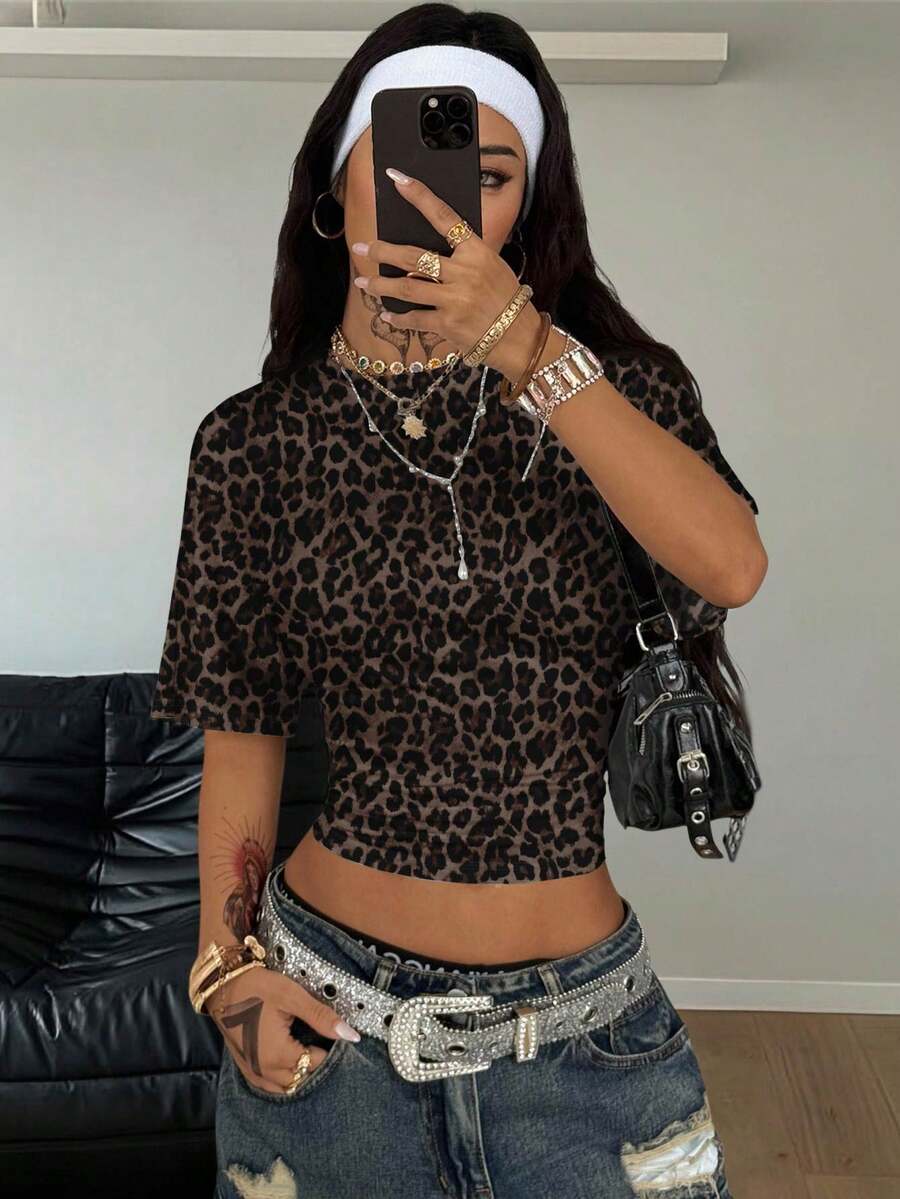Coolane Women's Fashionable Leopard Print Cropped T-Shirt,Cheetah Print Top,Leopard Print Top - Multicolor - View 1