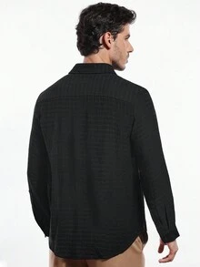 Calvornis Camisa casual de negocios de manga larga con jacquard de unicolor a cuadros para hombres - Negro - Ver 2