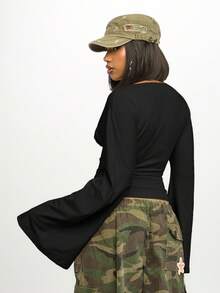 SUMWON WOMEN 紧身喇叭袖 V 领短款上衣秋冬假日休闲派对俱乐部装晚装超柔软弹力修身蝙蝠袖长袖衬衫 - 黑色 - 查看 2