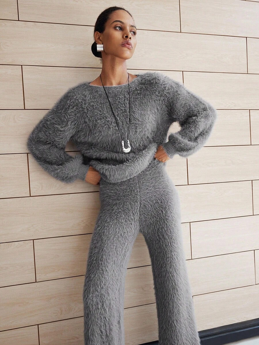 Lumivelle 灰色露肩宽松休闲貂皮羊绒套头衫搭配宽松裤 - 灰色 - 查看 1