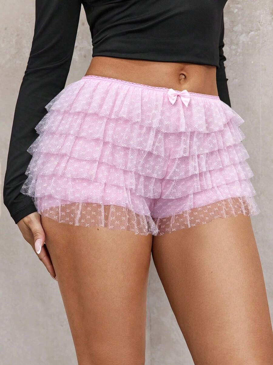 SHEIN SXY 大码女式时尚性感街头风浅粉色短裤,少女波点蕾丝荷叶边低腰迷你短裤,芭蕾舞风格,适合日常穿着、西式服装、邮轮度假、音乐节、演唱会、狂欢派对、海滩度假、约会之夜、生日、单身派对、夜店、可爱休闲、购物、街头风、外出等场合,易于搭配,显瘦,凸显身材,修饰身形,荷叶边短裤 - 淺粉色 - 查看 1