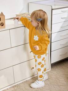 Cozy Pixies 2件套女婴花卉印花针织柔软圆领长袖运动衫和裤子套装