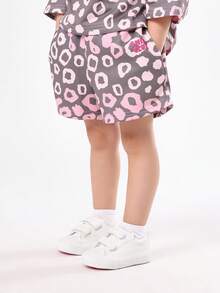 SUMWON طقم قطعتين للفتيات الصغيرات بتصميم نمر، تي شيرت بأكمام جرس مع شورت مطابق، ملابس عصرية بطبعة حيوانية، ملابس صيفية وربيعية مريحة وكاجوال للعطلات - متعدد الألوان - مشاهدة 4