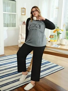 SHEIN طقم بيجامة مكون من ملابس علوية بأكمام راجلان مطبوع عليها شعار وبنطلون، بيجامات مقاسات كبيرة للنساء ذوات الأشكال المنحنية، ملابس مريحة للخريف والشتاء - متعدد الألوان - مشاهدة 5