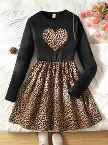 SHEIN Váy len dệt kim cổ tròn tay dài họa tiết da báo và miếng vá hình trái tim cho bé gái tuổi teen mùa thu/đông với viền xếp nếp, thích hợp cho Halloween, Giáng sinh, kỳ nghỉ, váy vá da báo thanh lịch cổ điển - màu đen - Xem 1