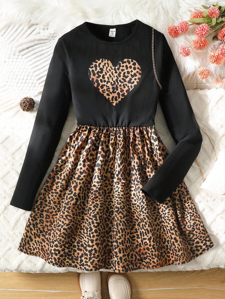 SHEIN Váy len dệt kim cổ tròn tay dài họa tiết da báo và miếng vá hình trái tim cho bé gái tuổi teen mùa thu/đông với viền xếp nếp, thích hợp cho Halloween, Giáng sinh, kỳ nghỉ, váy vá da báo thanh lịch cổ điển - màu đen - Xem 1