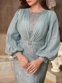 Aureia فستان أنيق وفاخر بأكمام فانوس مطرز بترتر رمادي أخضر، بخصر مزين بحزام ترتر وذيل مرمر مناسب لحفلات المساء، حفلات العزاب، المواعدة، الحفلات الرسمية، حفلات التخرج، الزفاف (ثقيل الوزن)