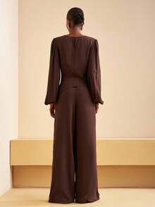 Zivah 2025 秋季新款音乐节、复活节、圣帕特里克节、西部风、游牧风、生日派对、毕业典礼、学院风、学生装、日常休闲、百搭百搭、休闲、邮轮旅行、海滩、日光浴、病毒式传播、街头服饰、婚礼嘉宾波西米亚风、通勤、早午餐、机场、派对、节日装扮、不对称下摆长袖缎面衬衫和高腰阔腿裤两件套 - 棕色 - 查看 3