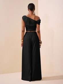 Zivah 2025 春夏新品音乐节、复活节、圣帕特里克节、西部风、游牧风、生日派对、毕业典礼、学院风、学生风、日常休闲、基本百搭、休闲、度假、邮轮旅行、海滩、日光浴、病毒式传播、街头服饰、婚礼宾客波西米亚风、通勤、早午餐、机场服装 - 杏色不对称肩部褶皱弧形下摆短款上衣和阔腿裤纹理面料两件套 - 黑色 - 查看 2