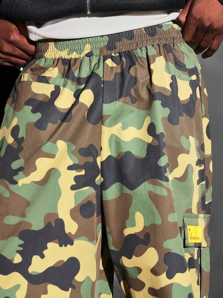 Cargohose mit seitlichen Utility-Taschen und elastischen Knöcheln
