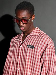 SUMWON Áo sơ mi dáng crop-top cổ điển họa tiết caro đỏ cỡ lớn cài nút, tay dài thường ngày, thêu hình mặt trăng, phong cách Rockabilly cổ điển - Đỏ - Xem 6