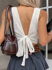 DAZY Áo kiểu nữ hở lưng, chất liệu vải hoa văn, cổ tròn, ôm dáng, thích hợp mặc đi lễ hội. - trắng - Xem 1