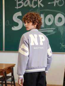 SHEIN 1 件男童休闲灰色字母印花棒球夹克，常规厚度，日常穿着，秋季 - 淺灰色 - 查看 3