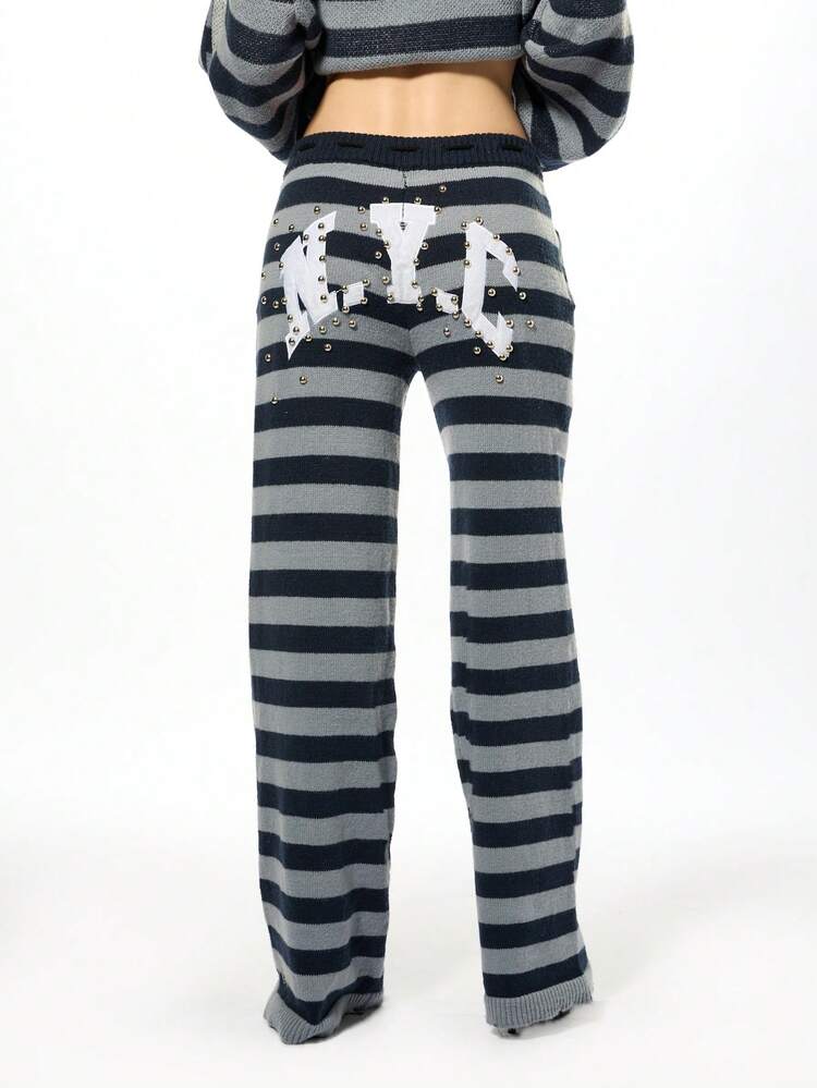 SUMWON Pantalon tricoté à jambes larges style universitaire avec graphiques de lettres cloutées. Vêtements de détente confortables, bas décontractés et relaxants pour l'hiver. Pantalon rayé rétro