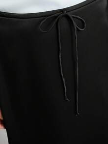 Ontre 2026春夏新款缎面修身长裙，侧边隐形拉链，现代优雅浪漫休闲风，适合通勤、办公、婚礼宾客、海滩、音乐会、派对等场合。 - 黑色 - 查看 5