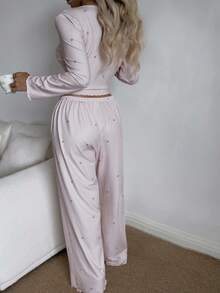 Dream Adore Conjunto de pijama de top de manga larga y pantalones con estampado de corazón, decoración de botones y cuello en V de punto para mujer, ropa de otoño e invierno