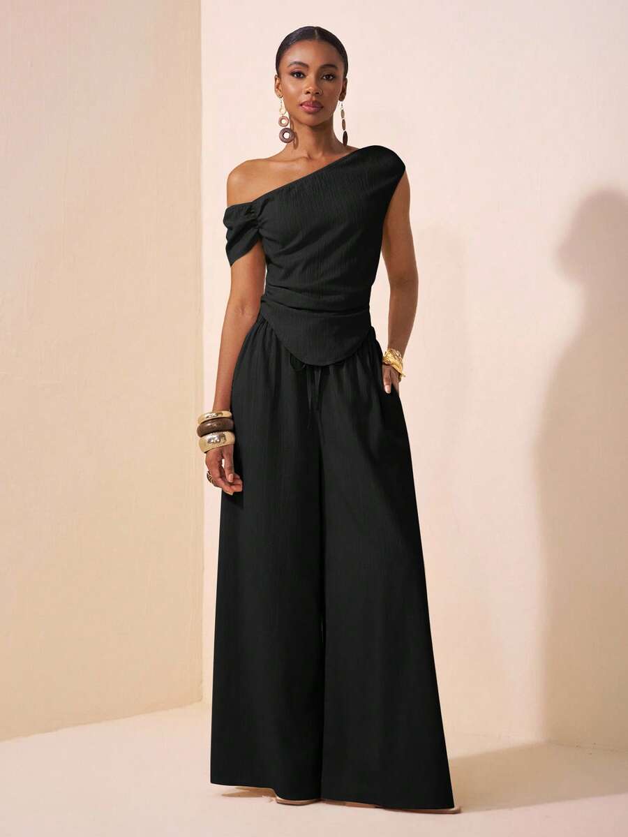 Zivah 2025 春夏新品音乐节、复活节、圣帕特里克节、西部风、游牧风、生日派对、毕业典礼、学院风、学生风、日常休闲、基本百搭、休闲、度假、邮轮旅行、海滩、日光浴、病毒式传播、街头服饰、婚礼宾客波西米亚风、通勤、早午餐、机场服装 - 杏色不对称肩部褶皱弧形下摆短款上衣和阔腿裤纹理面料两件套 - 黑色 - 查看 1