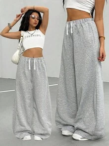 Sparklyn Niezbędnik na jesień/zimę! Dziewczęce spodnie z prostymi nogawkami, wykonane z wysokiej jakości dzianiny dresowej, miękkie i wygodne. Prosty krój nogawek podkreśla kształt nóg, modne i uniwersalne, ciepłe przez całą zimę, idealny wybór do jesienno-zimowych stylizacji dla dziewcząt.