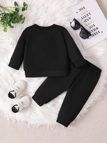 SHEIN Playful Pals 2件/套 男嬰休閒運動復古 King 字母印花黑白秋季休閒海灘長袖運動衫與慢跑褲套裝衣物 - 黑色 - 查看 2
