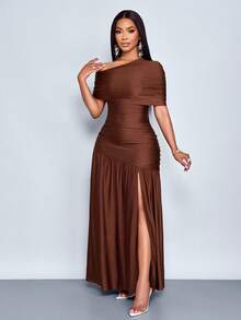 SOLERSUN 春夏女装性感派对休闲度假棕色亮面面料单肩聚拢露肩领前开衩褶边针织长裙 - 咖啡棕 - 查看 3