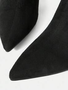 Mnmlis بوت نسائية ذات أصابع مدببة وسحاب خلفي طويلة حتى الركبة، كعب عالي رفيع باللون الأسود - الأسود - مشاهدة 8