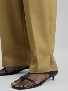 Ontre Phong cách đô thị hiện đại, Nâu-Xanh lá cây, Quần tây nữ, Quần âu nữ, Có chứa len, Đi làm, Thiết kế tối giản, Phong cách tối giản, Phong cách thường ngày, Trang phục mùa thu, Bộ sưu tập mới 2025, Trang phục thường ngày công sở, Phong cách tiền cũ, Mùa tựu trường - Màu xanh Ô liu - Xem 5
