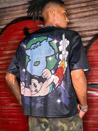 Astro Boy X ROMWE Camiseta de manga corta negra con gráfico de figura de dibujos animados para hombres, con un estilo elegante, caprichoso e imaginativo, al estilo del arte clásico de cómics