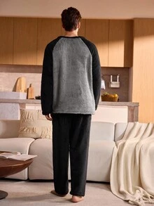Manfinity Underwear&Sleepwear Basics 男士两件套抓绒睡衣套装，经典基础款，舒适柔软，适合居家穿着，秋冬季保暖舒适。 - 彩色 - 查看 2