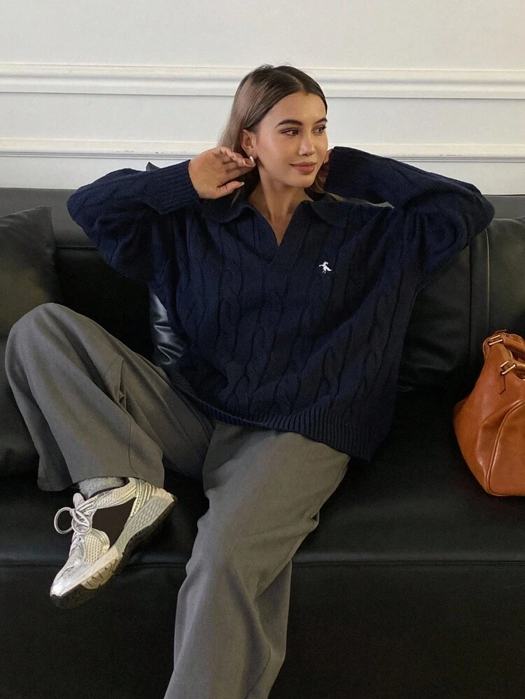 Maglione da donna a collo a V lavorato a trecce, con design ricamato sul colletto, vestibilità morbida, adatto per autunno/inverno - Blu Navy - Visualizzare 6