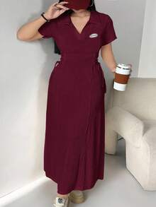 Modelyn 大码女式 Polo 领纹理面料收腰字母印花休闲短袖连衣裙 - 酒紅色 - 查看 5