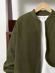 SHEIN 男童灯芯绒保暖内衬拉链棒球夹克，适合搭配万圣节卫衣、秋季长袖衬衫、男童卫衣、男童连帽衫、衬衫、男童运动裤，适合通勤、上学、休闲、运动、秋冬季穿着。 - 軍綠色 - 查看 5