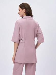 Scrubzie 不对称领刺绣长款制服上衣 - 藕粉色 - 查看 2