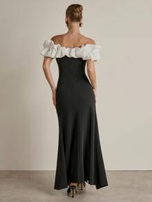 COSMINA 女式撞色露肩荷叶边修身开衩连衣裙 - 黑與白 - 查看 2