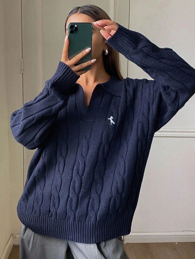 Maglione da donna a collo a V lavorato a trecce, con design ricamato sul colletto, vestibilità morbida, adatto per autunno/inverno - Blu Navy - Visualizzare 3